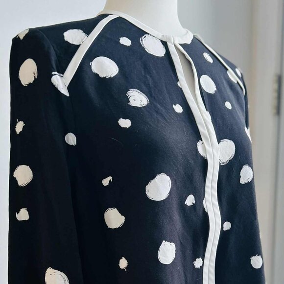 Ted Baker Black & White Spot Print Blouse with Contrast Trim & Front Slit – US 8 - Picture 3 of 10